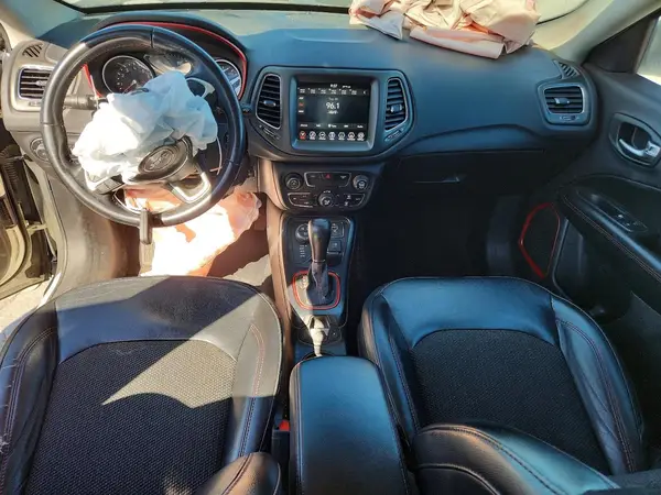 3C4NJDDB3KT786243 2019 JEEP COMPASS - Image 8