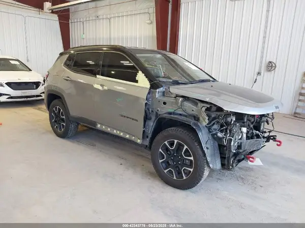 3C4NJDDB3LT163111 2020 JEEP COMPASS - Image 1