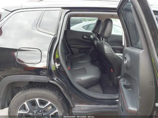 3C4NJDDB3MT583825 2021 JEEP COMPASS - Image 8