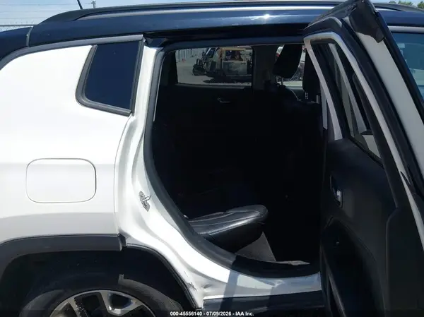 3C4NJDDB4HT597643 2017 JEEP COMPASS - Image 8