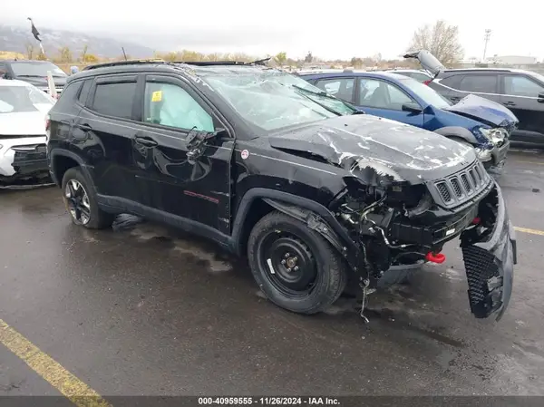 3C4NJDDB4JT128820 2018 JEEP COMPASS - Image 1