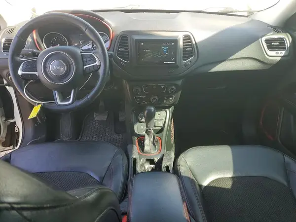 3C4NJDDB4JT163261 2018 JEEP COMPASS - Image 8