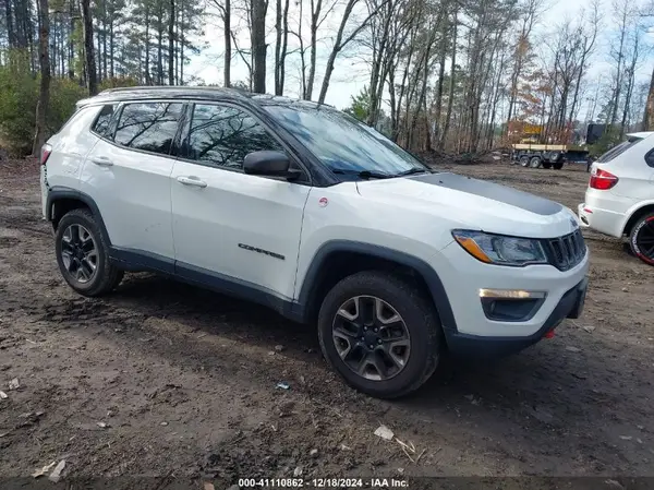 3C4NJDDB4JT174647 2018 JEEP COMPASS - Image 1