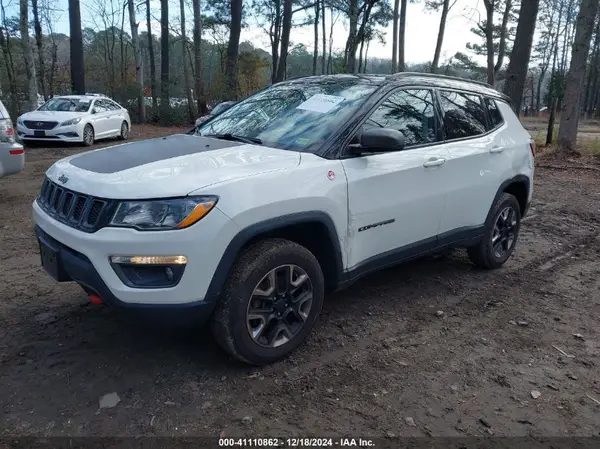 3C4NJDDB4JT174647 2018 JEEP COMPASS - Image 2