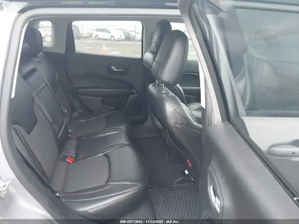 3C4NJDDB4JT198785 2018 JEEP COMPASS - Image 8