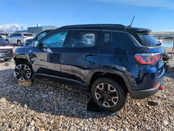 3C4NJDDB4JT210479 2018 JEEP COMPASS - Image 2
