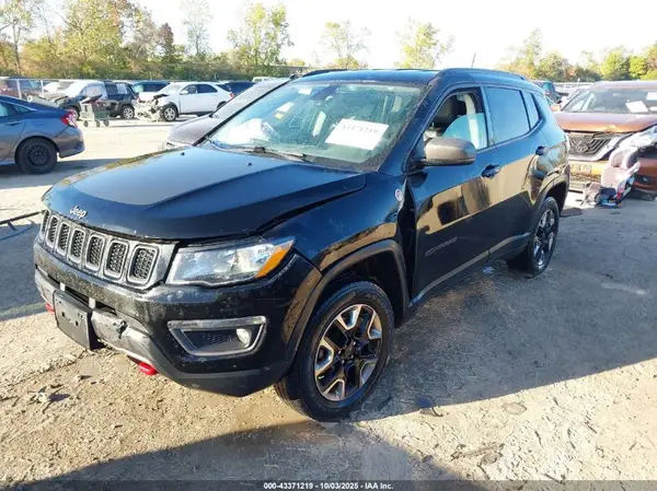 3C4NJDDB4JT231283 2018 JEEP COMPASS - Image 2