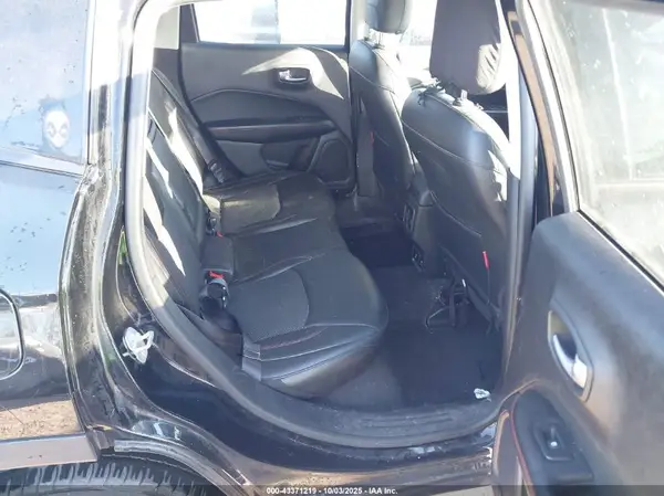 3C4NJDDB4JT231283 2018 JEEP COMPASS - Image 8