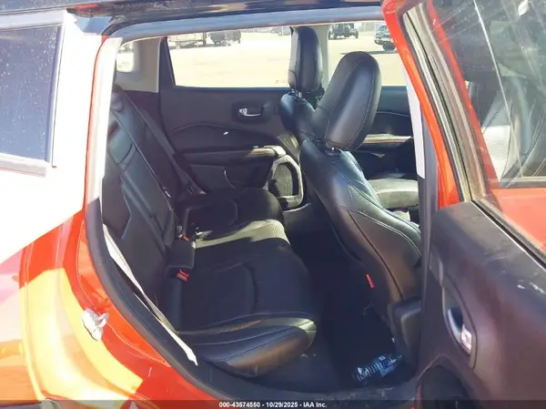 3C4NJDDB4JT315734 2018 JEEP COMPASS - Image 8