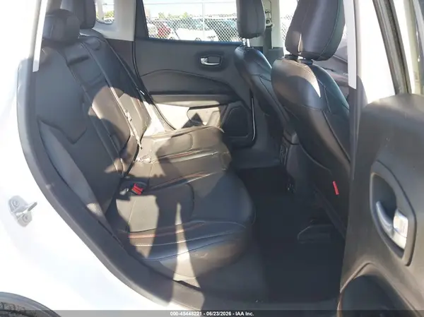 3C4NJDDB4JT357644 2018 JEEP COMPASS - Image 8