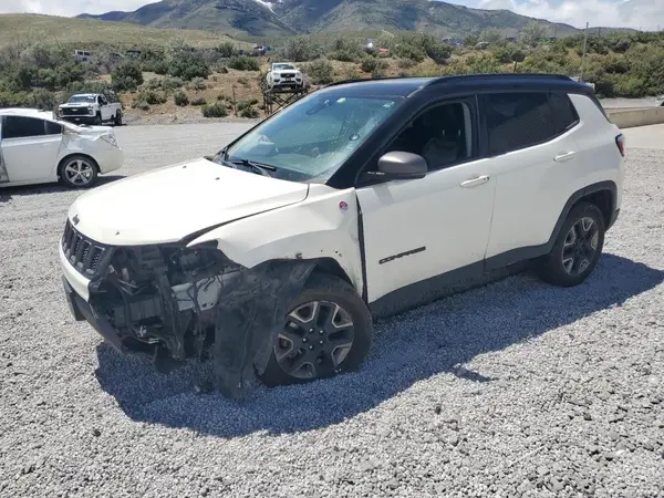 3C4NJDDB4JT367025 2018 JEEP COMPASS - Image 1