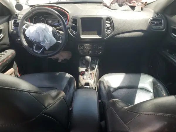 3C4NJDDB4JT367025 2018 JEEP COMPASS - Image 8