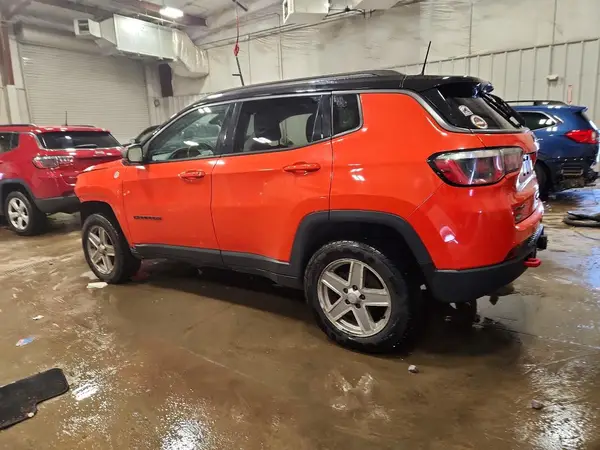3C4NJDDB4JT373634 2018 JEEP COMPASS - Image 2