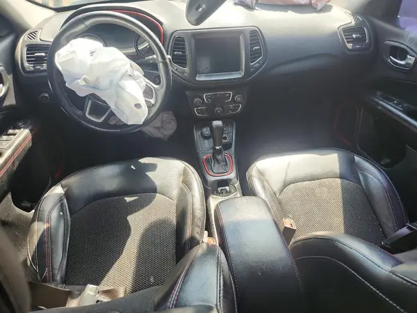 3C4NJDDB4JT373648 2018 JEEP COMPASS - Image 8