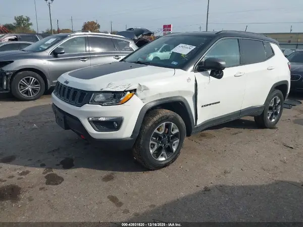 3C4NJDDB4JT404042 2018 JEEP COMPASS - Image 2