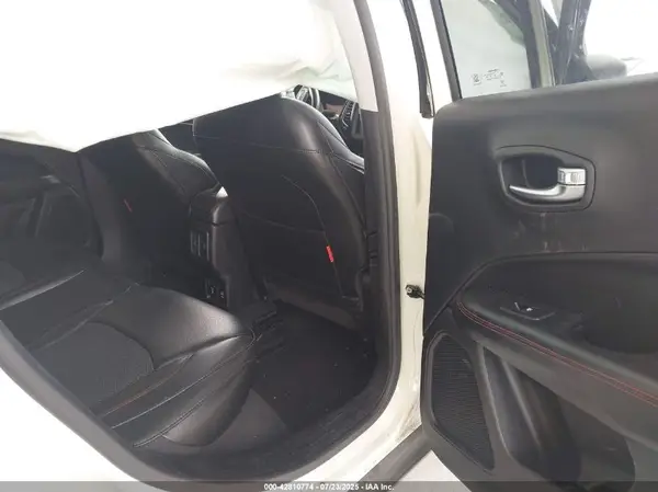 3C4NJDDB4JT417518 2018 JEEP COMPASS - Image 8
