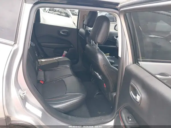 3C4NJDDB4JT465505 2018 JEEP COMPASS - Image 8