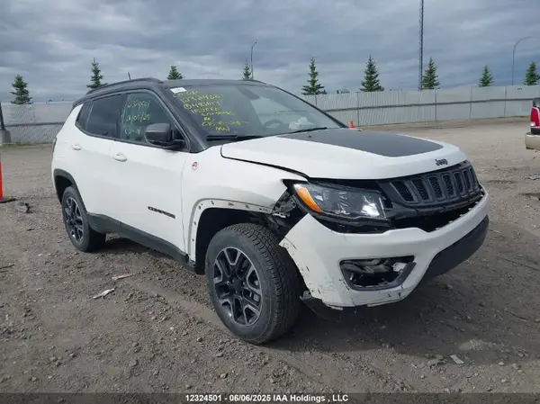 3C4NJDDB4JT493613 2018 JEEP COMPASS - Image 1