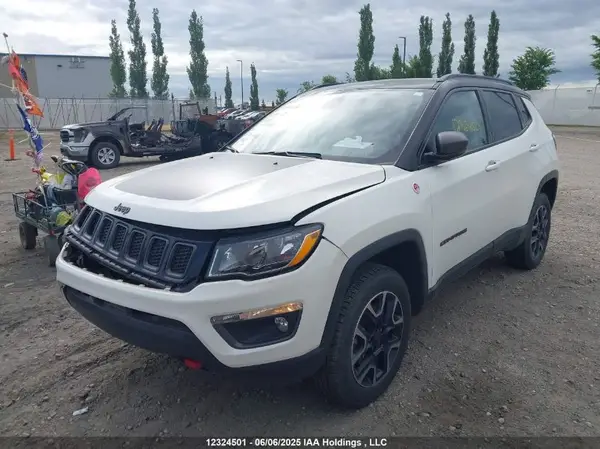 3C4NJDDB4JT493613 2018 JEEP COMPASS - Image 2