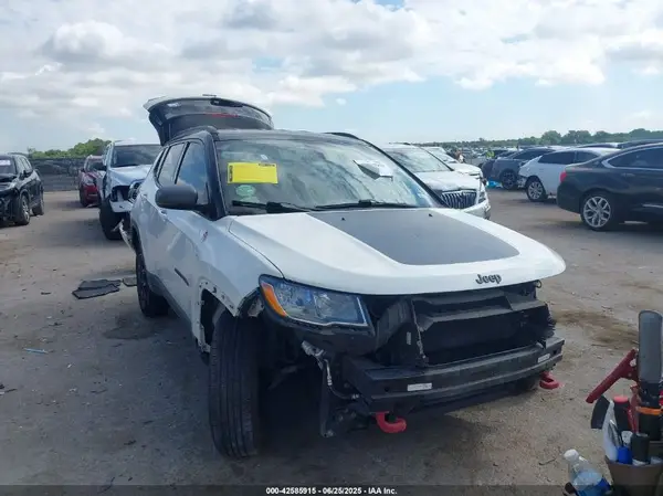 3C4NJDDB4KT617865 2019 JEEP COMPASS - Image 1