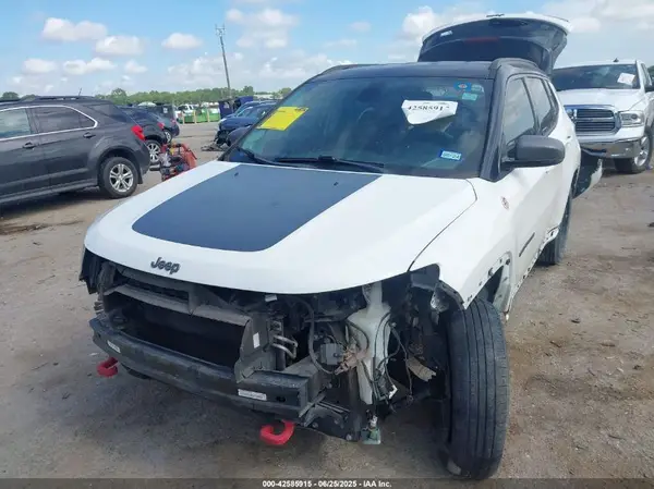 3C4NJDDB4KT617865 2019 JEEP COMPASS - Image 2