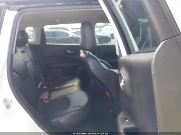 3C4NJDDB4KT617865 2019 JEEP COMPASS - Image 8