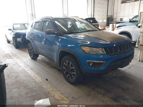 3C4NJDDB4KT630356 2019 JEEP COMPASS - Image 1