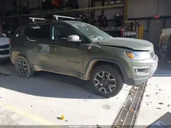 3C4NJDDB4KT679640 2019 JEEP COMPASS