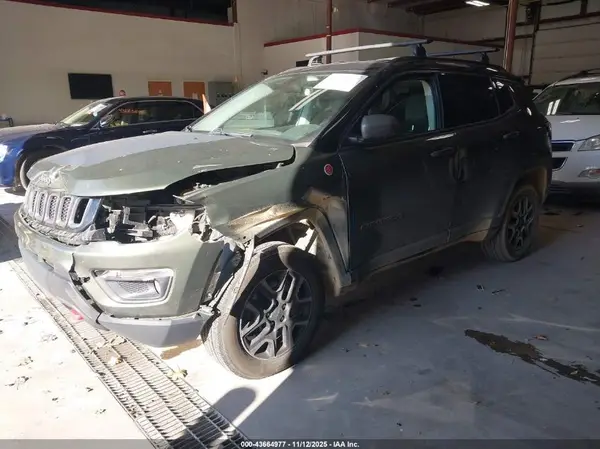 3C4NJDDB4KT679640 2019 JEEP COMPASS - Image 2