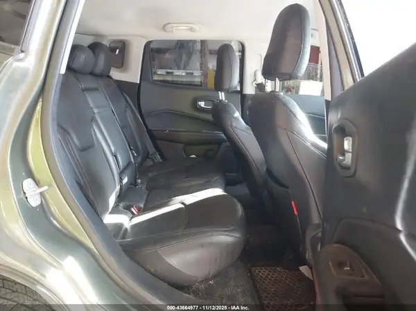 3C4NJDDB4KT679640 2019 JEEP COMPASS - Image 8