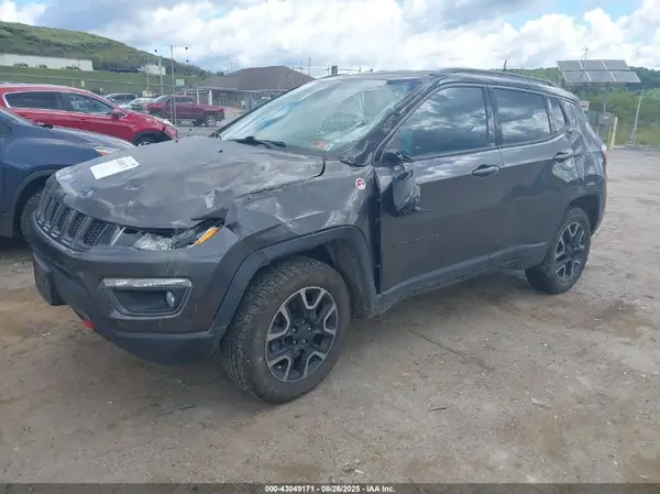 3C4NJDDB4KT683056 2019 JEEP COMPASS - Image 2