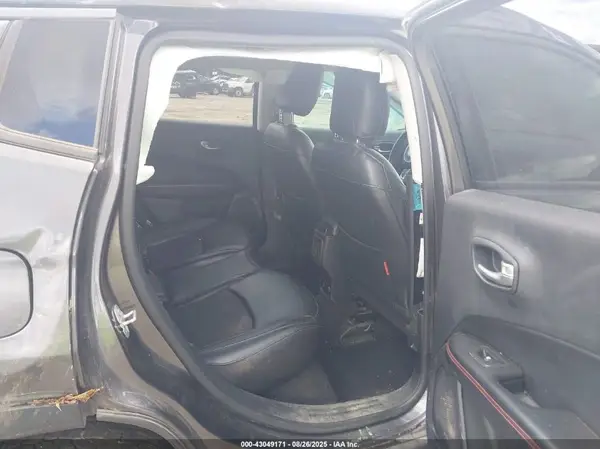 3C4NJDDB4KT683056 2019 JEEP COMPASS - Image 8