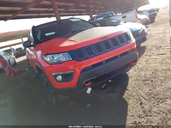 3C4NJDDB4KT690735 2019 JEEP COMPASS - Image 1