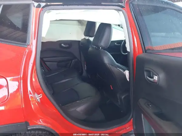 3C4NJDDB4KT690735 2019 JEEP COMPASS - Image 8