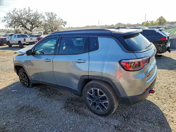 3C4NJDDB4KT739660 2019 JEEP COMPASS - Image 2