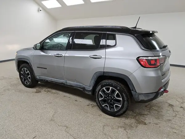 3C4NJDDB4KT765675 2019 JEEP COMPASS - Image 2