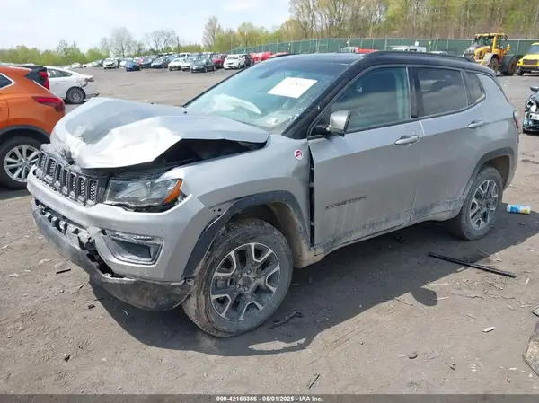 3C4NJDDB4LT171685 2020 JEEP COMPASS - Image 2