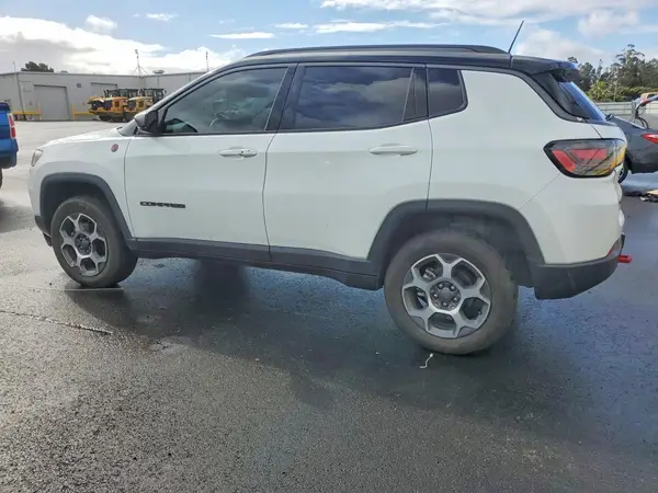 3C4NJDDB4NT170670 2022 JEEP COMPASS - Image 2