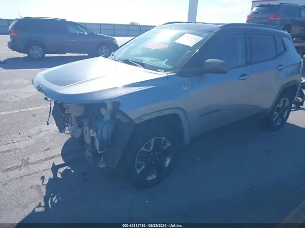 3C4NJDDB5JT129622 2018 JEEP COMPASS - Image 2