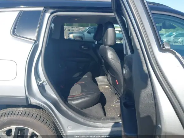 3C4NJDDB5JT129622 2018 JEEP COMPASS - Image 8
