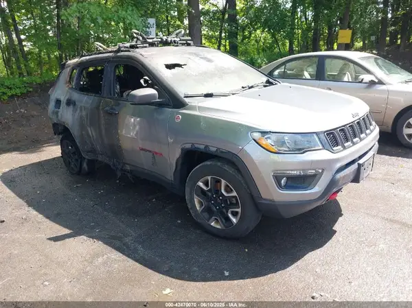 3C4NJDDB5JT130317 2018 JEEP COMPASS - Image 1