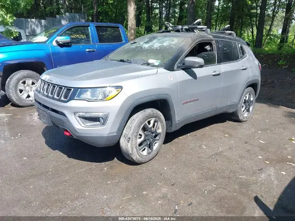 3C4NJDDB5JT130317 2018 JEEP COMPASS - Image 2