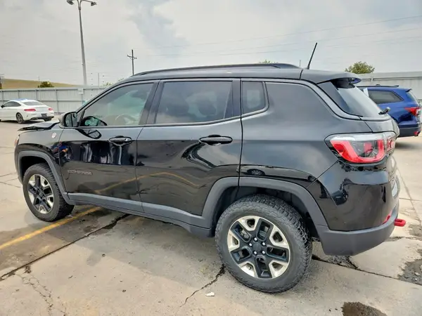 3C4NJDDB5JT136232 2018 JEEP COMPASS - Image 2