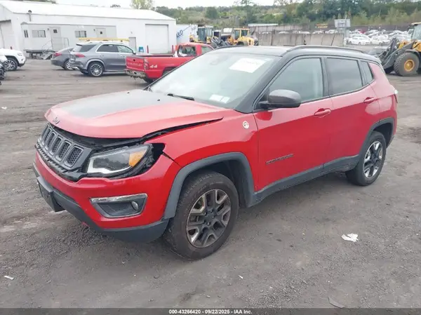 3C4NJDDB5JT147568 2018 JEEP COMPASS - Image 2