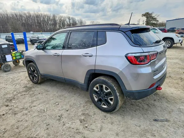 3C4NJDDB5JT174821 2018 JEEP COMPASS - Image 2