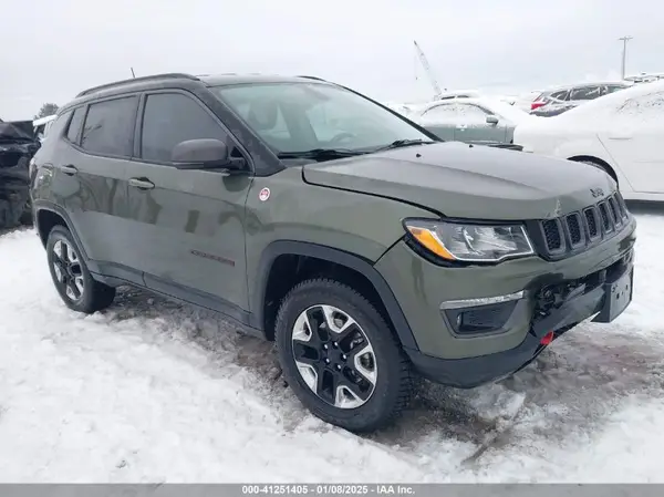 3C4NJDDB5JT190890 2018 JEEP COMPASS - Image 1