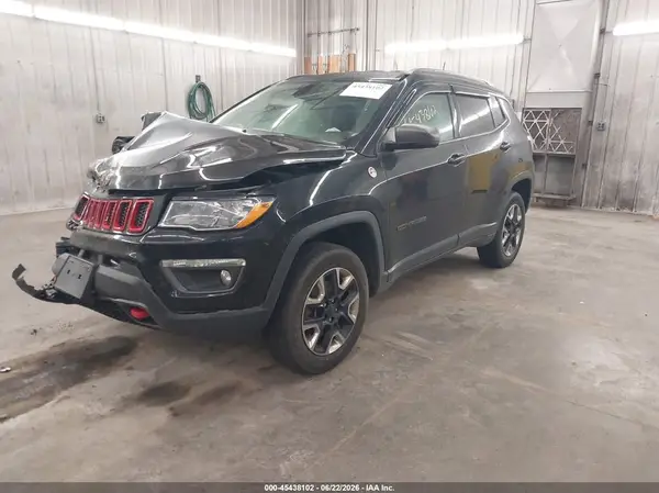 3C4NJDDB5JT207302 2018 JEEP COMPASS - Image 2
