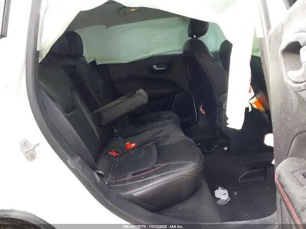 3C4NJDDB5JT228537 2018 JEEP COMPASS - Image 8