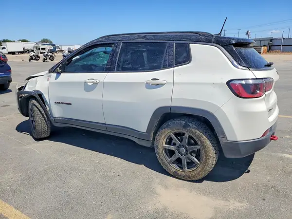 3C4NJDDB5JT232071 2018 JEEP COMPASS - Image 2