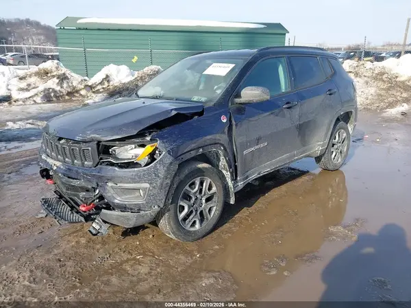 3C4NJDDB5JT270867 2018 JEEP COMPASS - Image 2